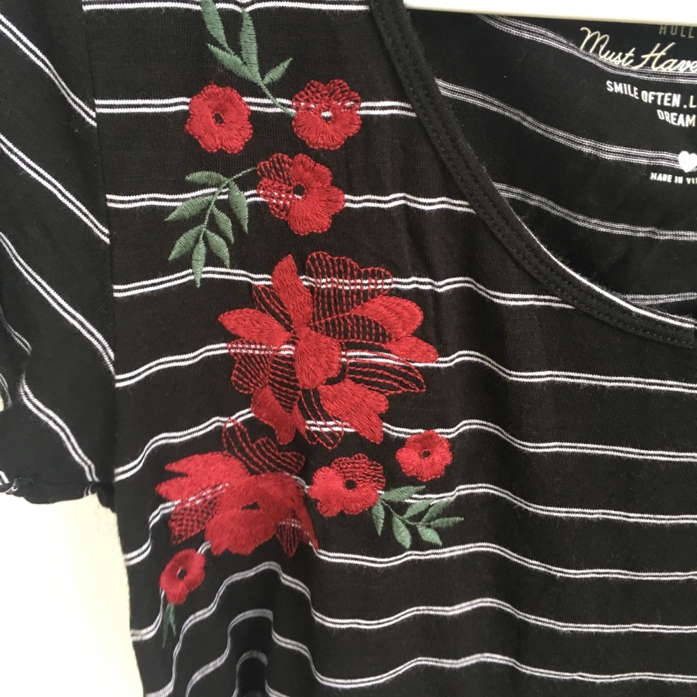 HOLLISTER T-SHIRT - Picture 2 of 4